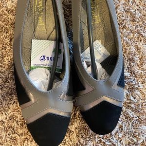Comfort well by Beacon brand new pumps. Size 7.5. Suede and leather